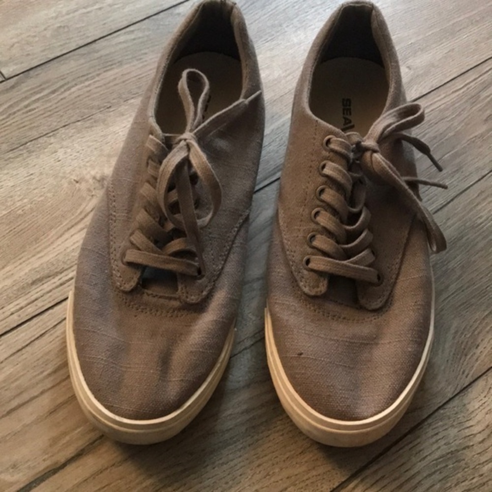 Men’s grey Seavees sneakers 9